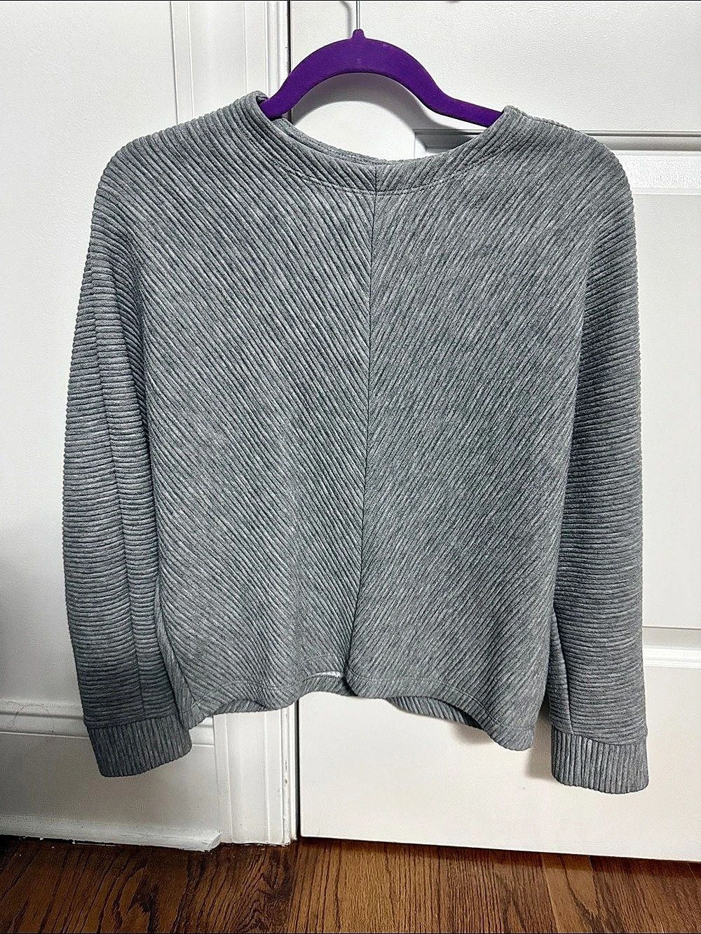a new day Neck Sweater in Gray Size Small Like New